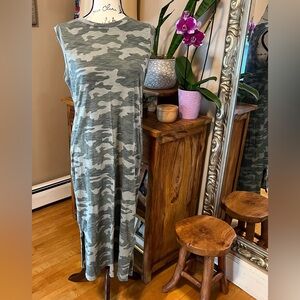 Universal Thread Green Camo Cotton Midi Dress. Small